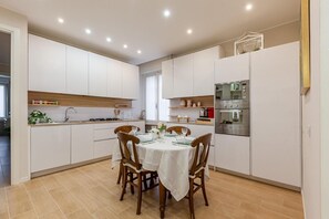 Dining - Bright APT in Milan City Studies - 2 Balconies (Milano)