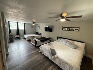 5 Schlafzimmer, Zimmersafe, Bügeleisen/Bügelbrett, Reisekinderbett