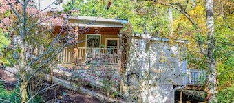 Charming cottage retreat by Shenandoah National Park and Madison Run Trailhead