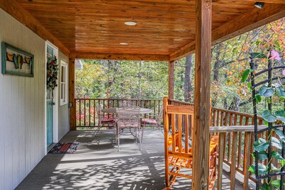 Charming cottage retreat by Shenandoah National Park and Madison Run Trailhead