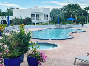 Outdoor pool, a heated pool - Awesome Apartment near the Beach (Naples)