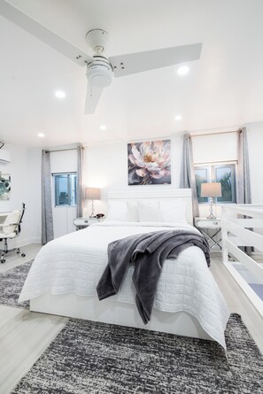 1 bedroom, desk, iron/ironing board, free WiFi - Oasis on Poitier in Nassau Bahamas - your private retreat. (Nassau)