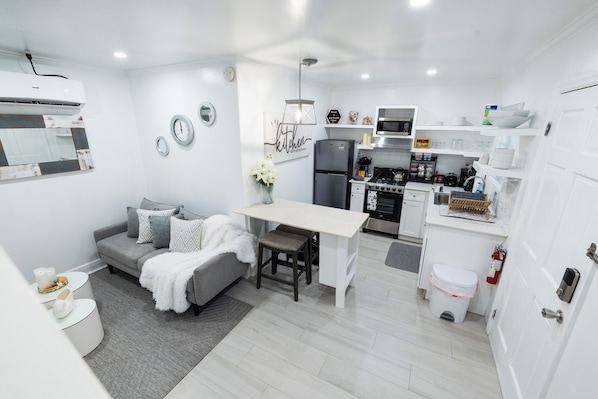 Smart TV - Oasis on Poitier in Nassau Bahamas - your private retreat. (Nassau)