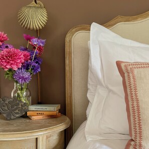 6 quartos, ferros/tábuas de passar roupa, Wi-Fi, roupa de cama