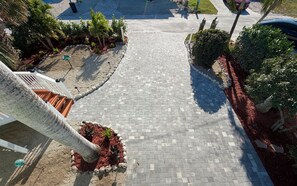 Property grounds - Island Cottage in Quaint Matlacha Florida. Amazing island life is a click away… (Matlacha)