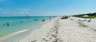 Cape Escape – 4BR Waterfront w/ Gulf Access, 4 bdr/3 bath Cape Coral Home