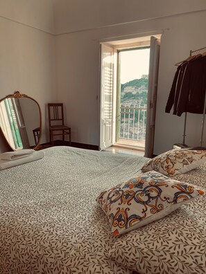 1 bedroom, desk, iron/ironing board, WiFi