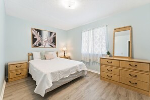 2 bedrooms, iron/ironing board, WiFi, bed sheets