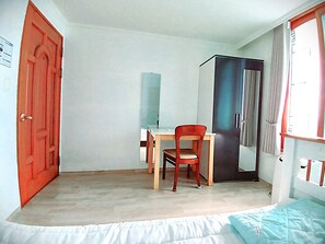 1 bedroom, desk, iron/ironing board, free WiFi