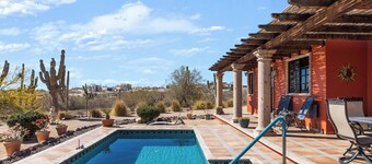 Gorgeous Private Home with 360 degree Vistas and Heated Pool 