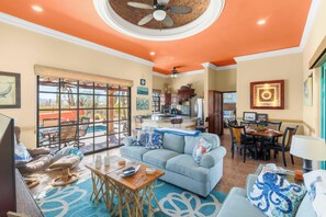 Smart TV, books - Gorgeous Private Home with 360 degree Vistas and Heated Pool  (El Centenario)