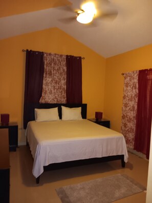 2 slaapkamers, een strijkplank/strijkijzer, gratis wifi, beddengoed