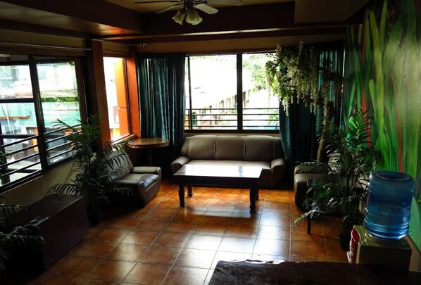 Deluxe Double Room | Desk, free WiFi, bed sheets - F&C Guest House (Canloan City)