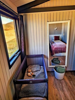 1 bedroom, iron/ironing board, travel cot, free WiFi