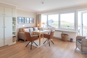 Fernseher, Stereoanlage