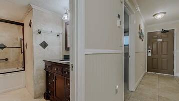 Combined shower/tub, hair dryer, towels, shampoo
