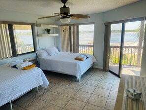 Room - The Hideaway - Oceanfront Home - Pool, Hot tub, Kayaks, Fishing & Amazing Views! (Hudson)