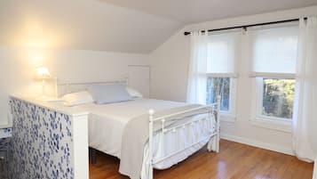 3 bedrooms, desk, iron/ironing board, WiFi