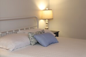 3 makuuhuonetta, työpöytä, silitysrauta/-lauta, Wi-Fi