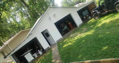 Cozy 3 bedroom family friendly home in pike county IL