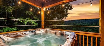 Unique Cabin! Close to Blue Ridge GA and Murphy NC. Hot tub has an amazing view.