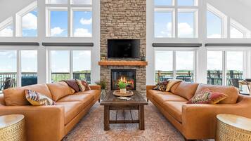 Smart-TV, Kamin, Videospiele, Tischfußball