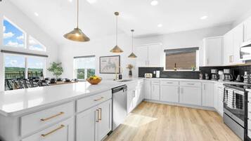 KylskÄp, mikrovÄgsugn, ugn och spishÀll