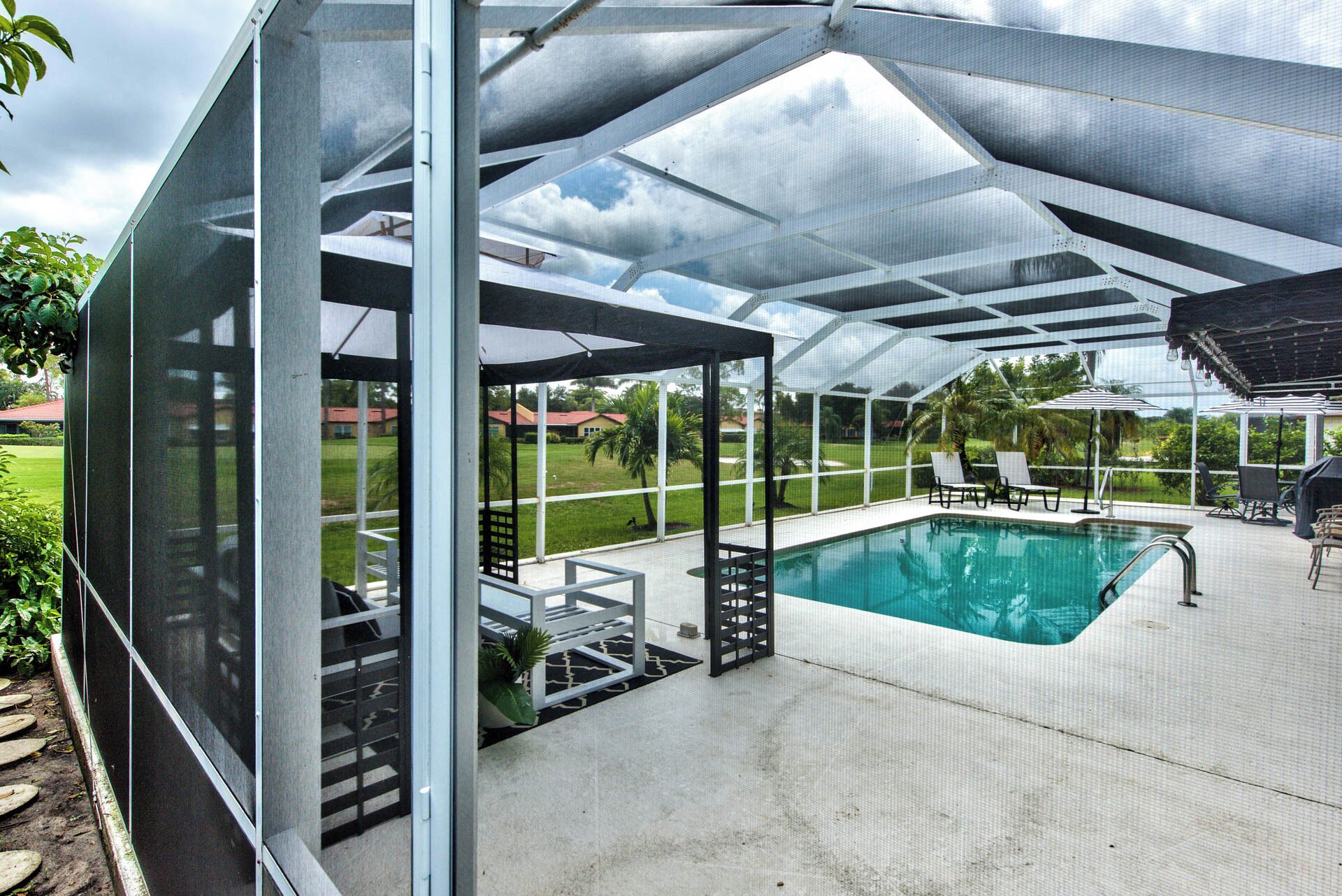 CENTRALLY LOCATED 3/2 POOL HOME PROFESSIONALLY DECORATED!
