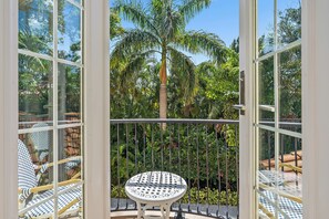 Property grounds - Sapphire Shores | Luxury Pool, 2 Fireplaces, Game Room + 2 Bars! (Sarasota)