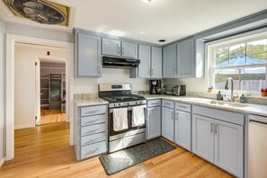 Private kitchen - A modern 1940s Vibe (Yarmouth)