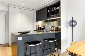 Deluxe Apartment | Private kitchen - Creative and Carefree Living (Auckland)