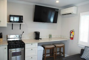 Kühlschrank, Mikrowelle, Ofen, Geschirrspüler