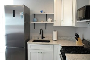 Kühlschrank, Mikrowelle, Ofen, Geschirrspüler