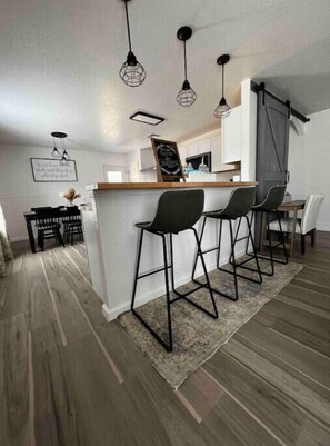 Dining - Clean&Serene near Lackland BMT/Sea World/Downtown
 (San Antonio)