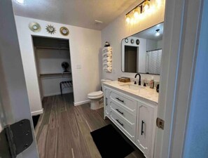 Shower - Clean&Serene near Lackland BMT/Sea World/Downtown
 (San Antonio)