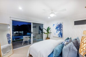 4 bedrooms, iron/ironing board, bed sheets - Experience Paradise: Luxury on World's Best Beach (Burleigh Waters)