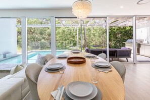 Dining - Ocean House - 4 BR w/ Private Pool - 100m to Beach (Agnes Water)