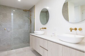 Bathtub, hair dryer