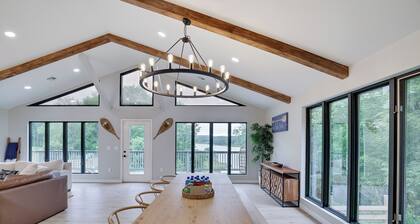 Private Heated POOL• Lakeview• HotTub• Movie Theater• Games