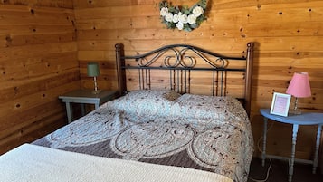 4 bedrooms, desk, free WiFi, bed sheets