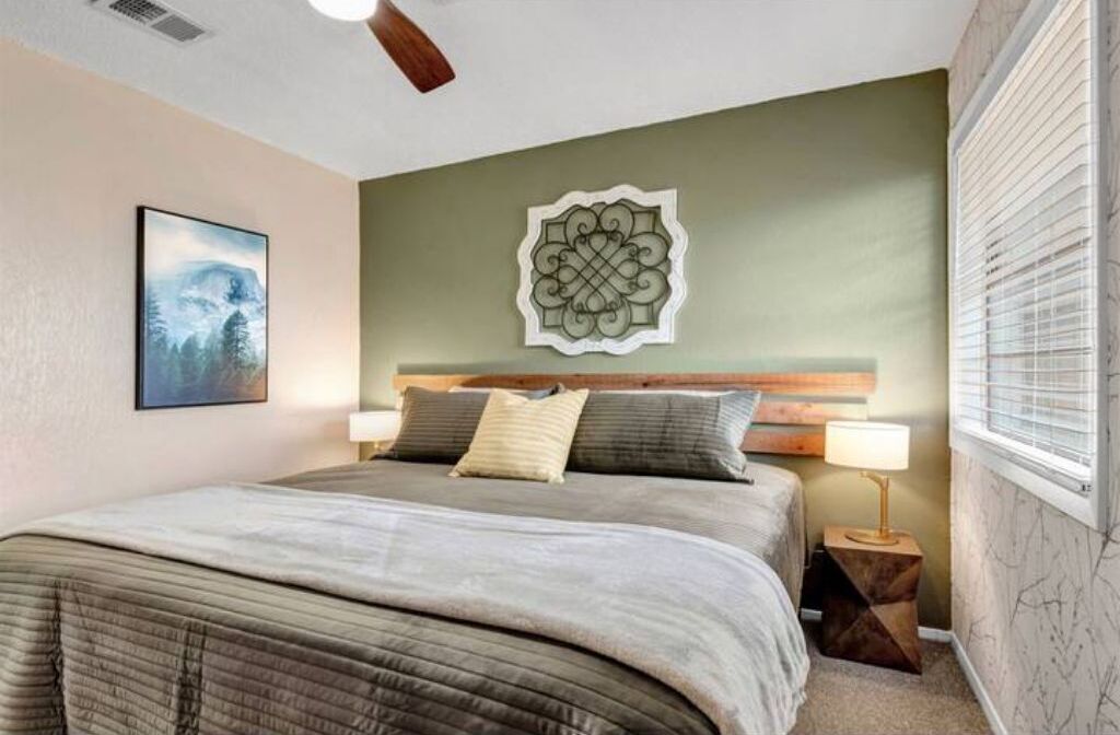 2 soverom, skrivebord, wi-fi (inkludert) og sengetøy