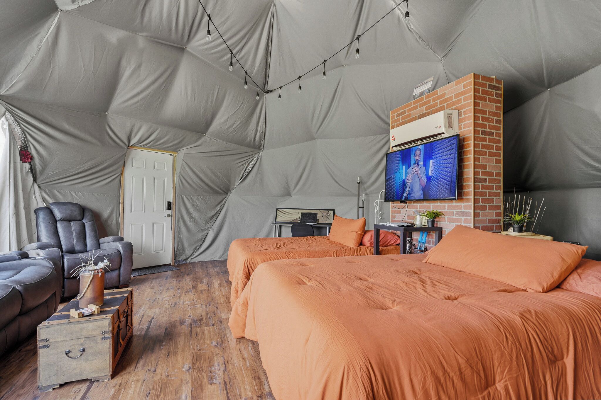 1 bedroom, desk, free WiFi, bed sheets