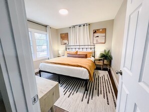 Room - Cozy+Stylish Modern Getaway - Close to I-75 & Braves Stadium (Marietta)