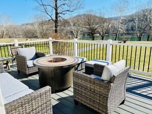 Terrace/patio - Waterfront property in Harpers Ferry - Private River Access (Harpers Ferry)