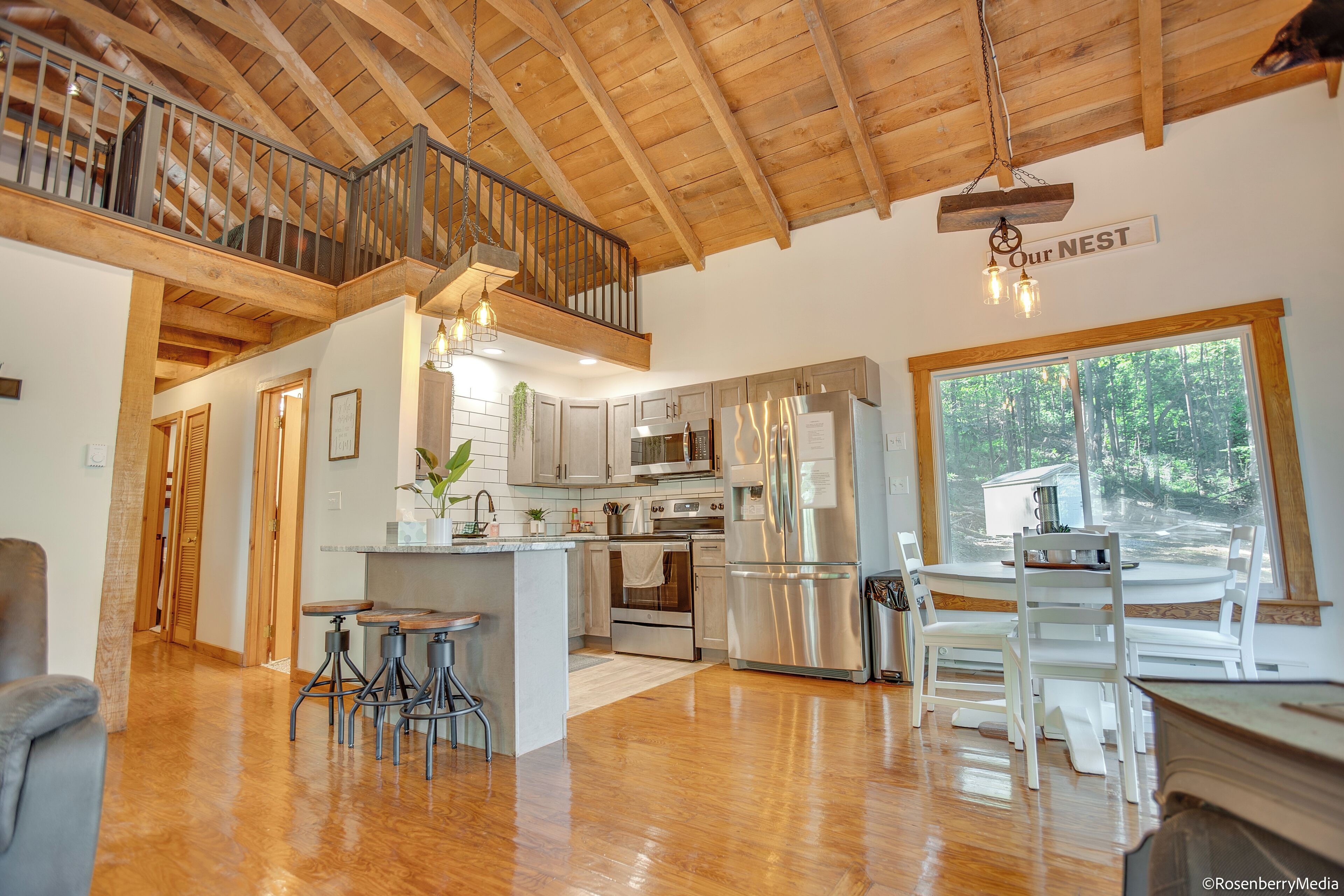 Secluded Cabin in the Woods with Hot Tub & Large Deck