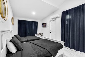 4 bedrooms, desk, free WiFi, bed sheets