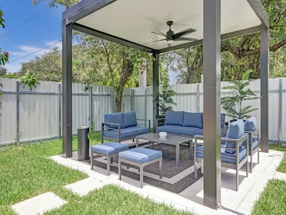 Indulge in Your Dream Getaway: Modern, Luxurious Paradise Awaits- Book Now!