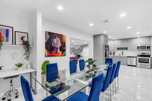 Miami Favorite! 4BR Home w/ Game Room & Firepit Nights