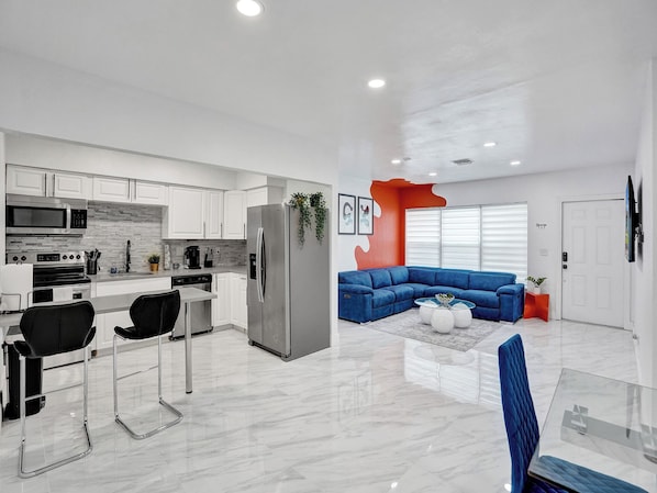 Interior - Tropical Miami Stay: 4 BR + Pergola Hangout + Fire Pit + Game Room- Book Now! (North Miami Beach)