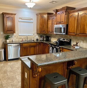 Private kitchen - Downtown Townhouse (Lake Charles)